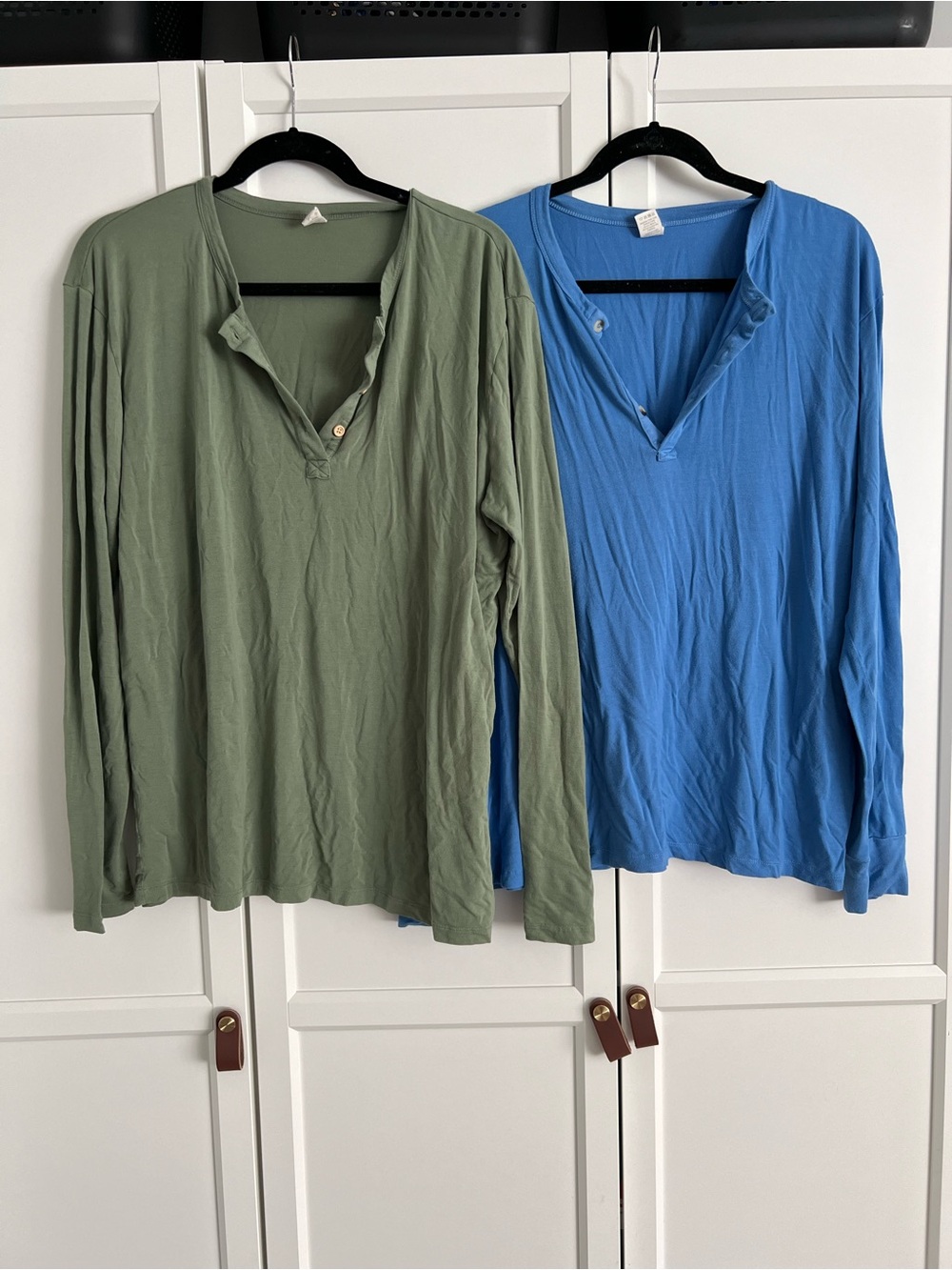 Kate Quinn Casual Long-Sleeve Henley Top - Olive Green & Cornflower Blue